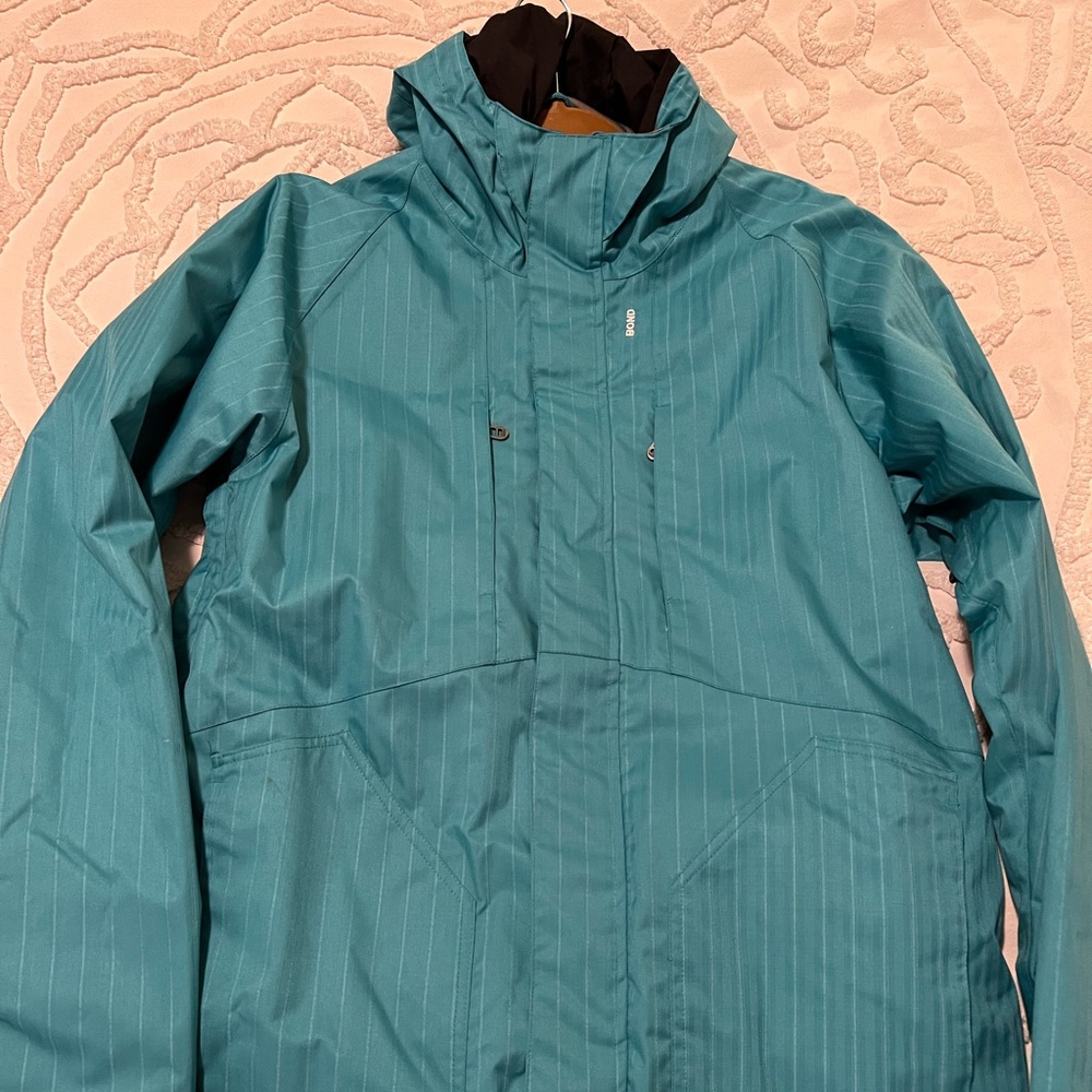 Large Bond ski / snowboarding winter coat with powder skirt.
